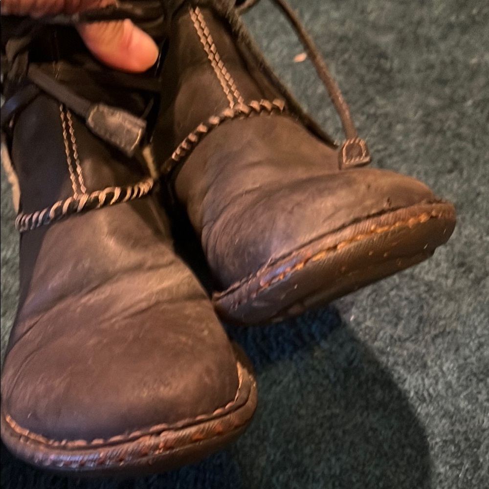 Ugg Black Shearling-Lined Boots - Picture 6 of 8